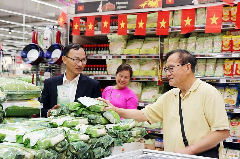 Vietnamese rice is sold at French supermarkets (Photo: Loc Troi Group)