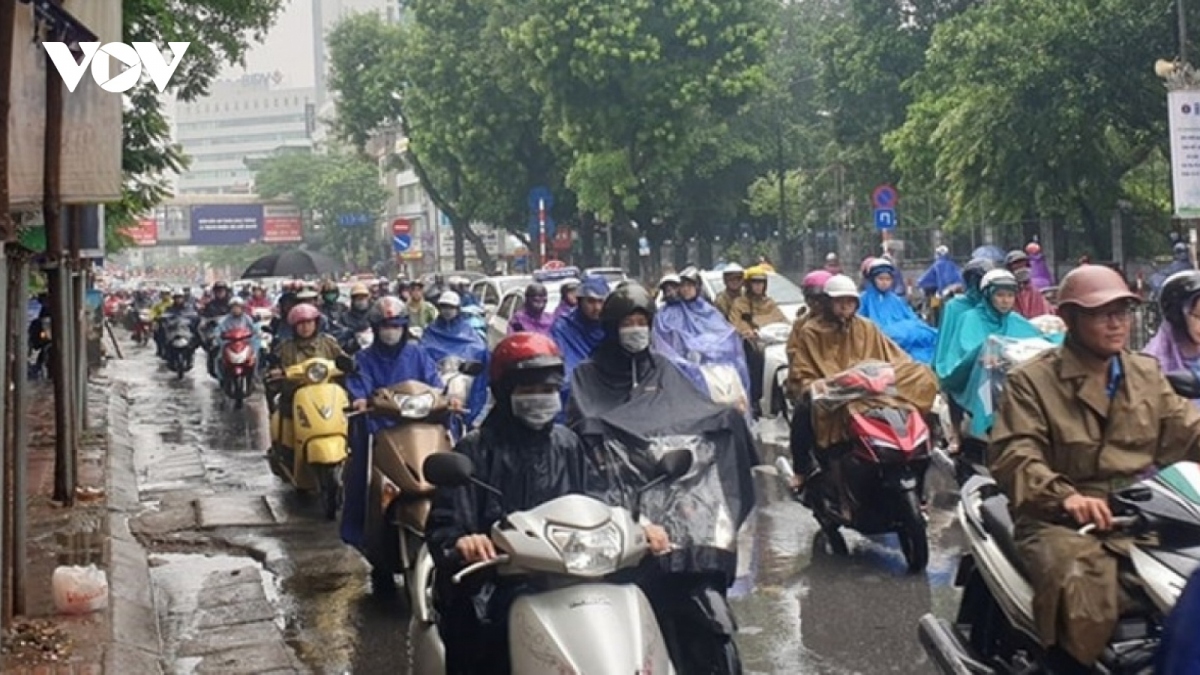 A new cold air wave is to grip northern Vietnam on November 6, bringing heavy rain