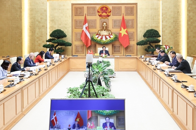 Vietnamese Prime Minister Pham Minh Chinh during his online talks with Danish Prime Minister Mette Frederiksen. (Photo: VGP)