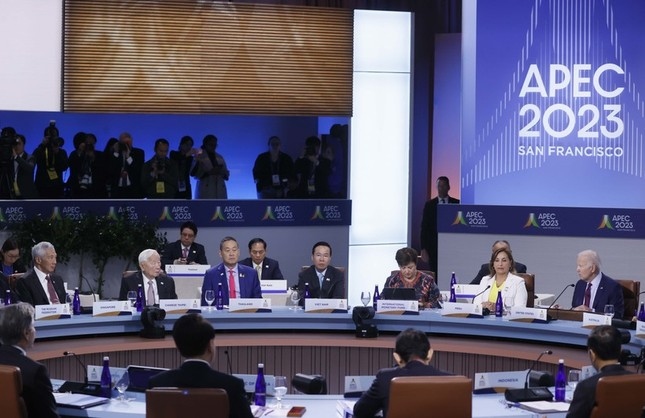 Vietnamese President Vo Van Thuong joins other leaders at the APEC Economic Leaders' Meeting 2023 in San Francisco, USA. (Photo: VNA)