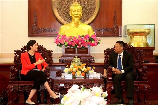 Vice Chairman of the People's Committee of Can Tho city Nguyen Thuc Hien on November 22 receives Canadian Consul General in HCM City Annie Dubé.