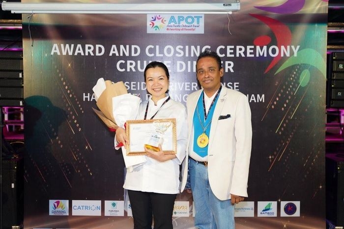 Doi Thi Ngoc Diep, a lecturer of CHM International Academy in Ho Chi Minh City, wins the first prize at Da Nang international chef competition.