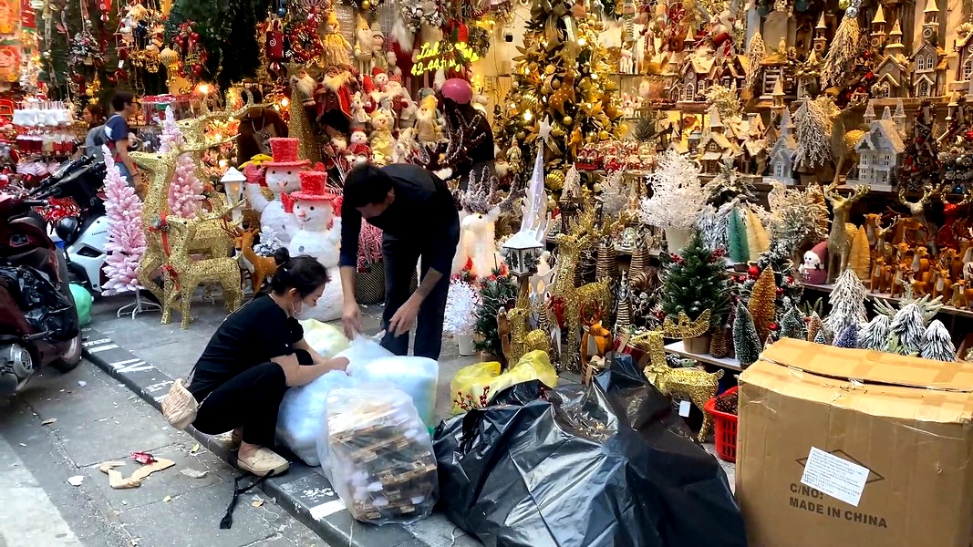 The street is full of a variety of decorative items on sale, just in time for Christmas.