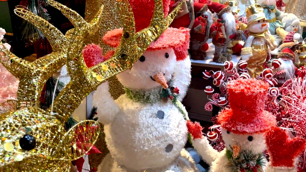 Hang Ma street is now known as a Christmas market as all ornaments for the special festival can be found there.