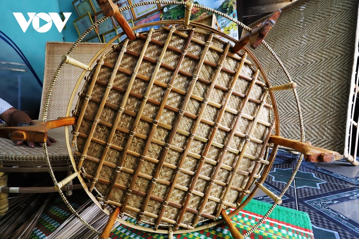 They make a diverse array of products, including baskets, trays, and papooses which can be used to keep rice, vegetables, salt, and jewelry.