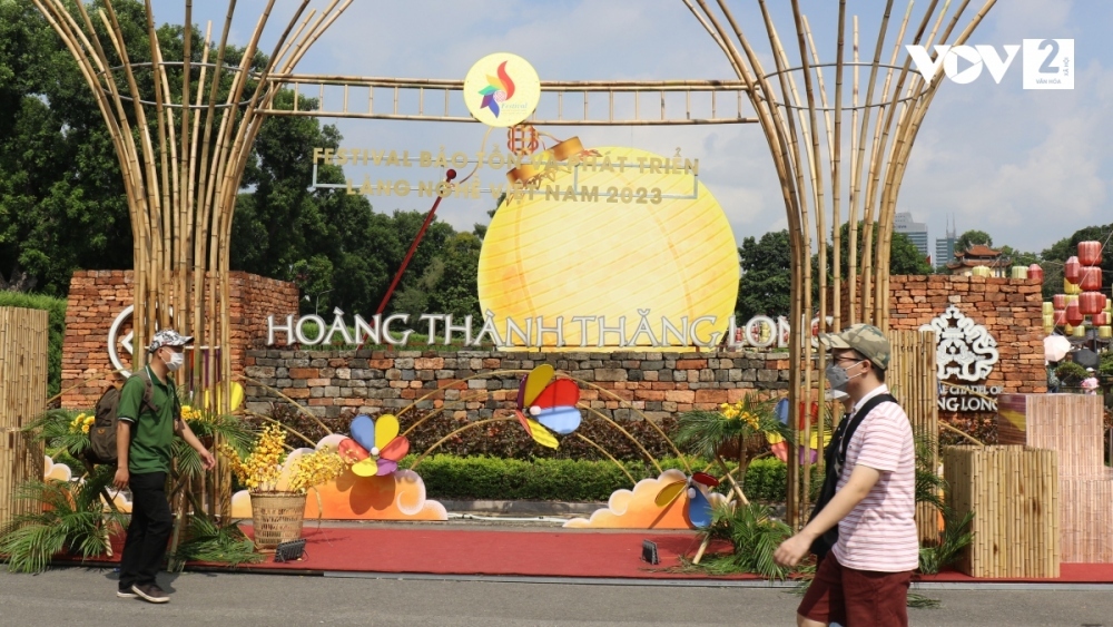 The entrance provides a beautiful background for guests to snap check-in photos.