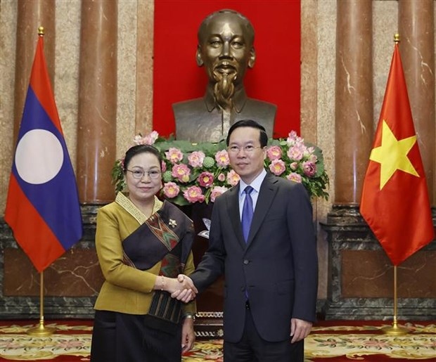 President of Vietnam Vo Van Thuong (right) receives Lao Ambassador to Vietnam Khamphao Ernthavan. (Photo: VNA)