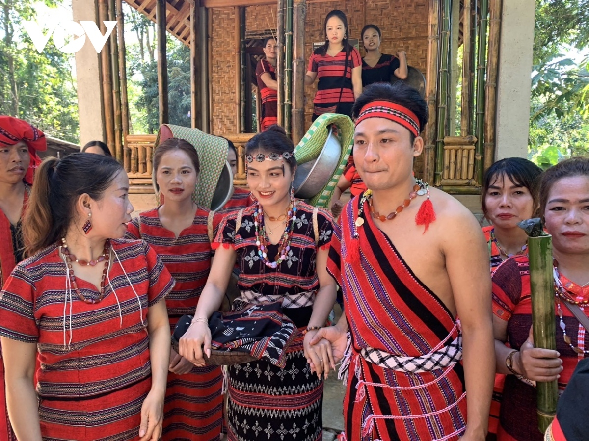 The Pa Co ethnic people reside in the A Luoi mountainous district in the central province of Thua Thien-Hue. For them, marriage is the most important act of one’s life.