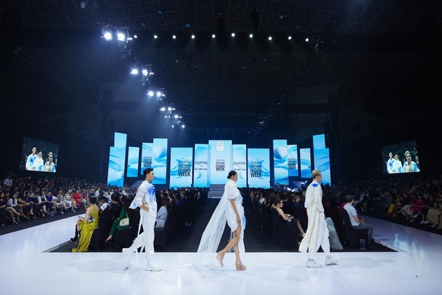 Designer Vu Viet Ha opens AVIFW Autumn/Winter 2023 with a silk collection.