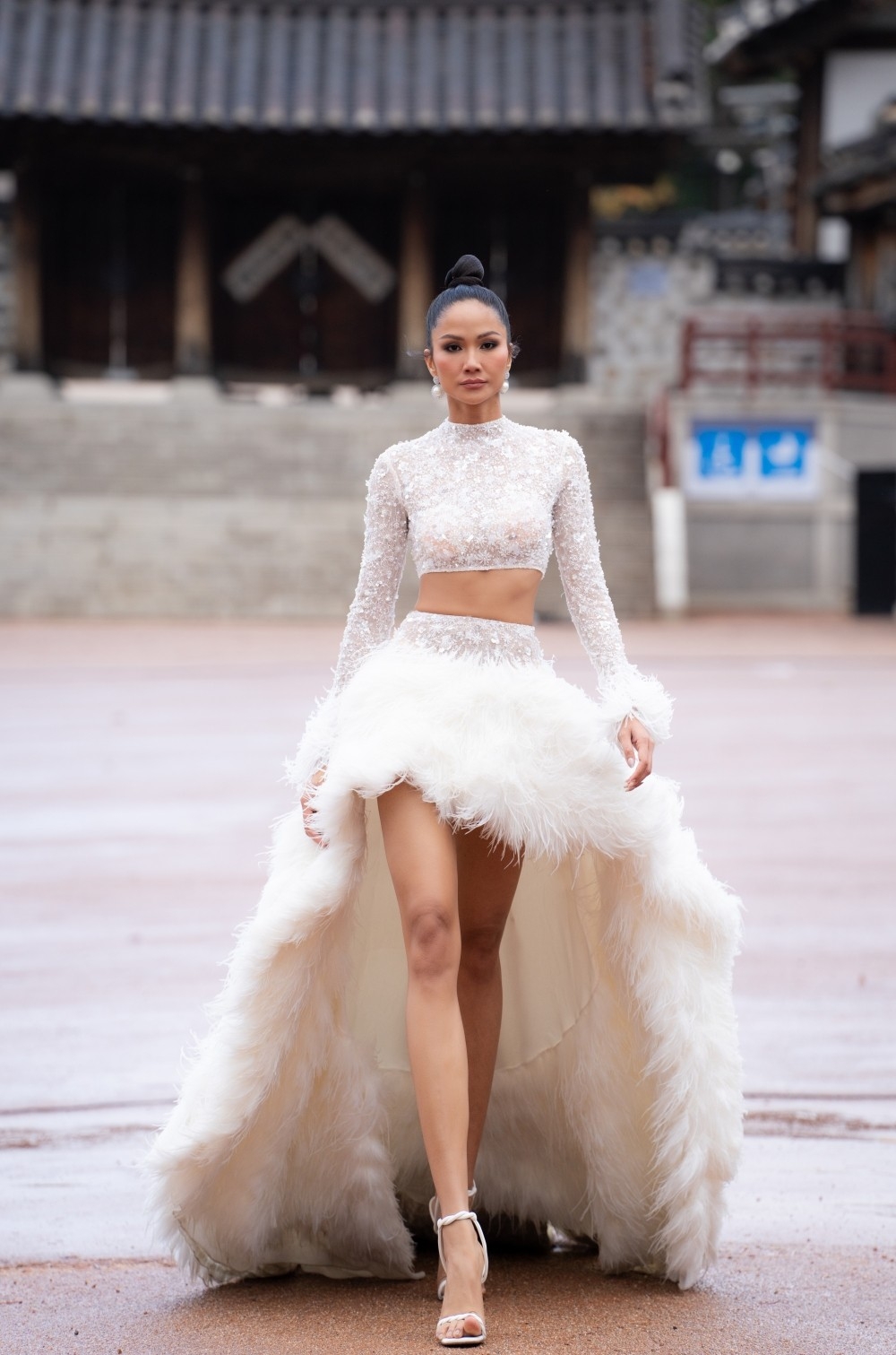 H’Hen Nie, a Top 5 finisher at Miss Universe 2018, dresses in an outfit of the collection "Angels in white" by designer Le Thanh Hoa.