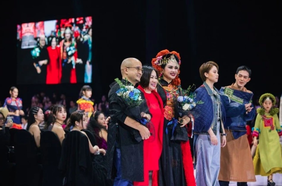 The 16th edition of the event attracts a total of 16 international and Vietnamese designers and fashion brands. The fashion week was first held back in 2014, quickly becoming the leading fashion event in ASEAN, ranking fourth in the Asian after Tokyo, Seoul, and Shanghai fashion weeks.
