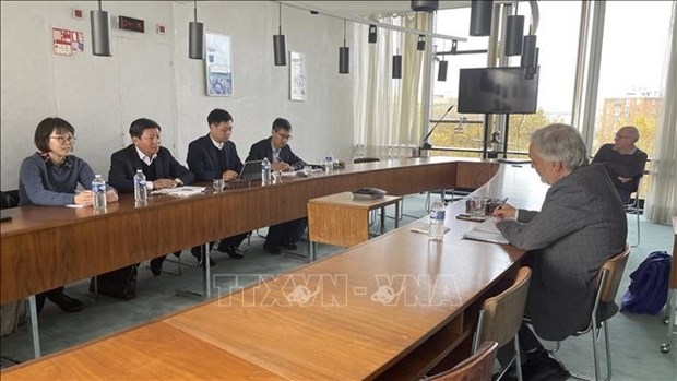 At the working session between the Vietnamese delegation and member of the Politburo of the French Communist Party (PCF) Taylan Coskun