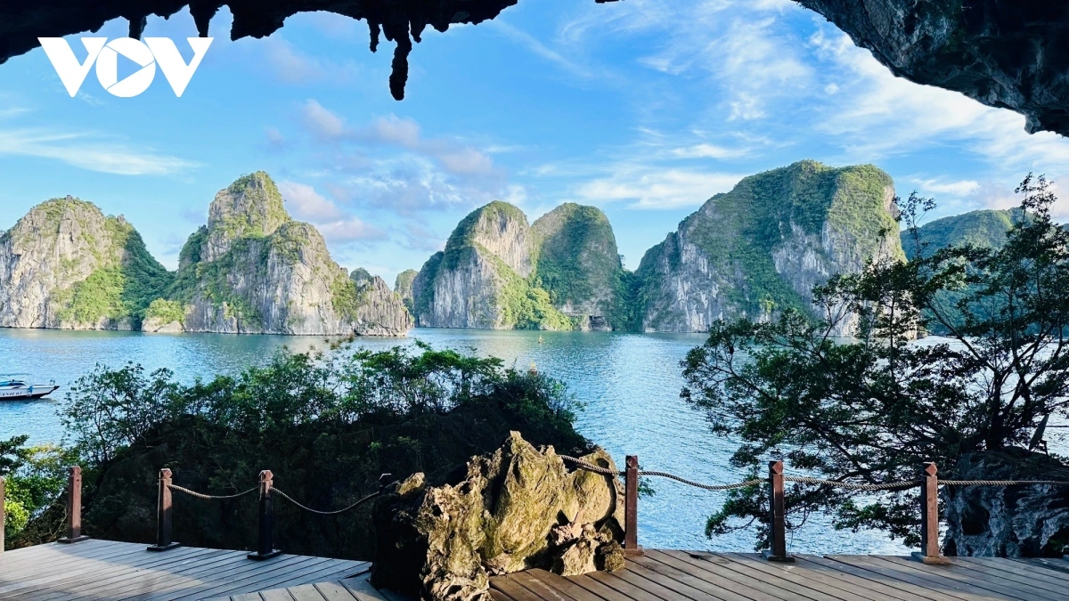 A view of Ha Long Bay from Trong cave