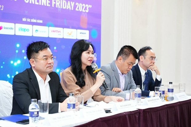 Le Hoang Oanh, Director of Vietnam E-Commerce and Digital Agency under the Ministry of Industry and Trade, (second from the left) speaks at the press conference.