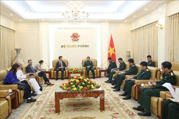 Minister of National Defence Gen. Phan Van Giang (R) receives Ambassador Julien Guerrier, Head of the Delegation of the European Union (EU) to Vietnam, in Hanoi. (Photo: VNA)