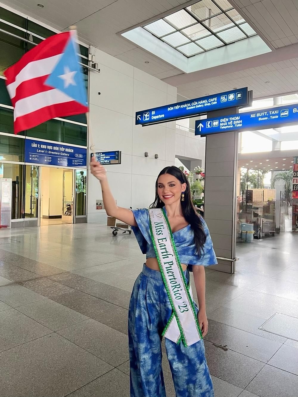 Hailing from Puerto Rico, Victoria Arocho is among the first contestants to land at Tan Son Nhat International Airport on November 29.