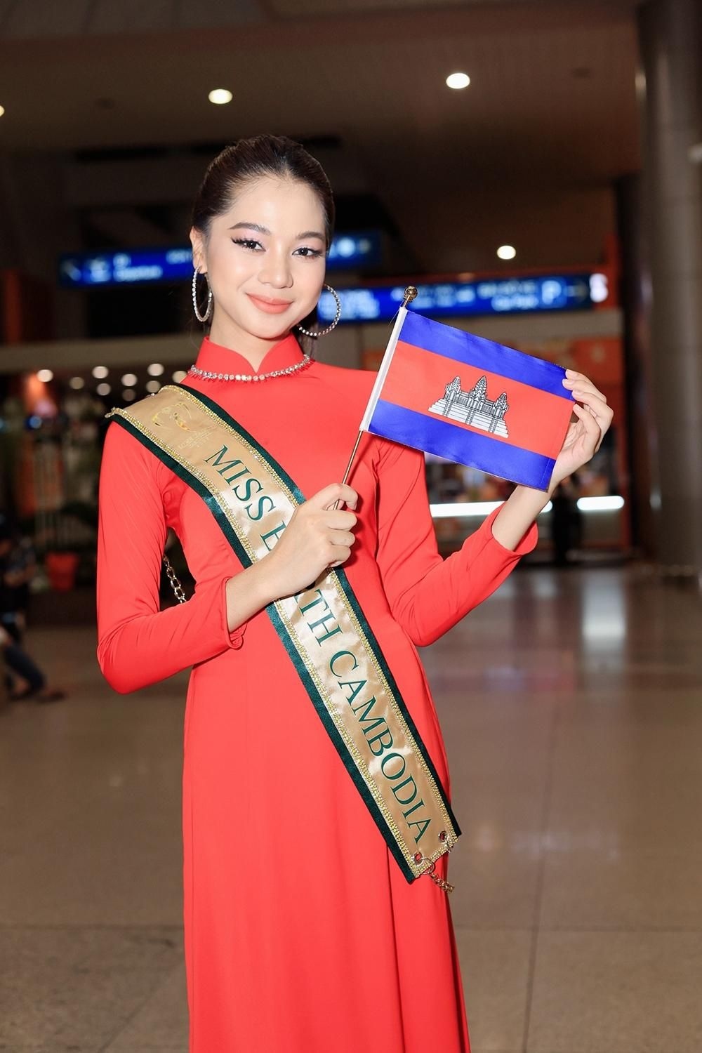 Miss Earth Cambodia dresses in a red Ao Dai and shares her excitement at having the chance to participate in this year’s contest in Vietnam.