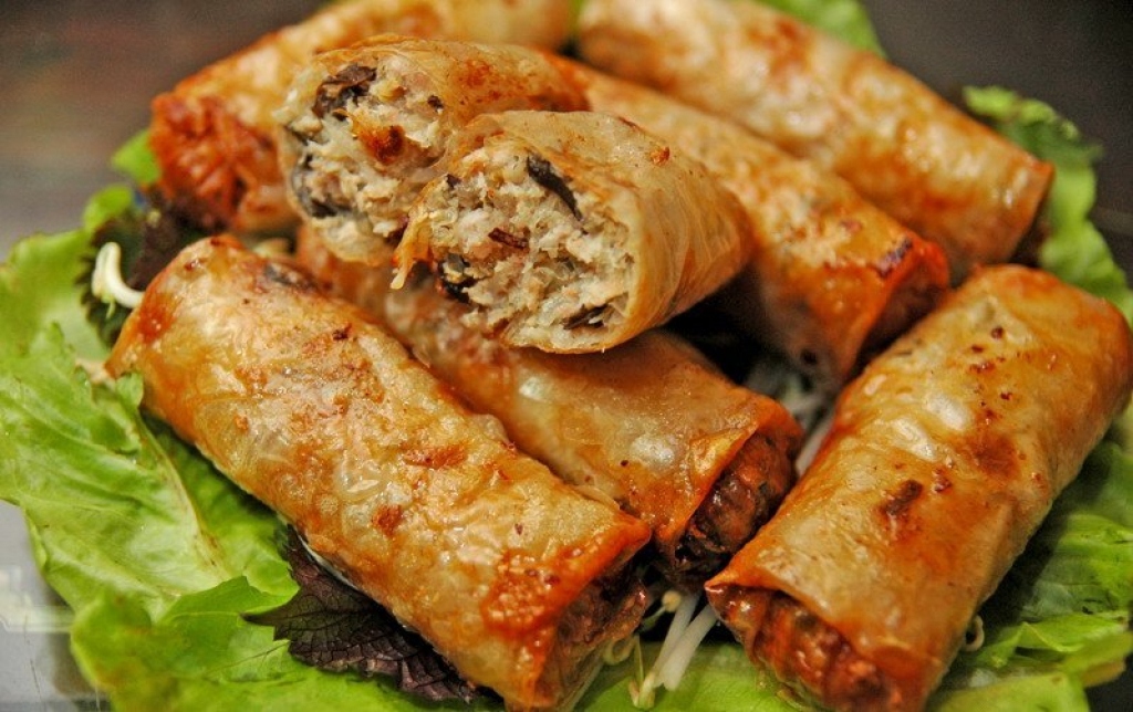  Nem rán (Vietnamese fried spring rolls)