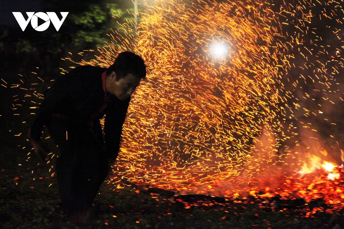 The fire dance lasts for about 30 minutes until the coal is completely burnt out.