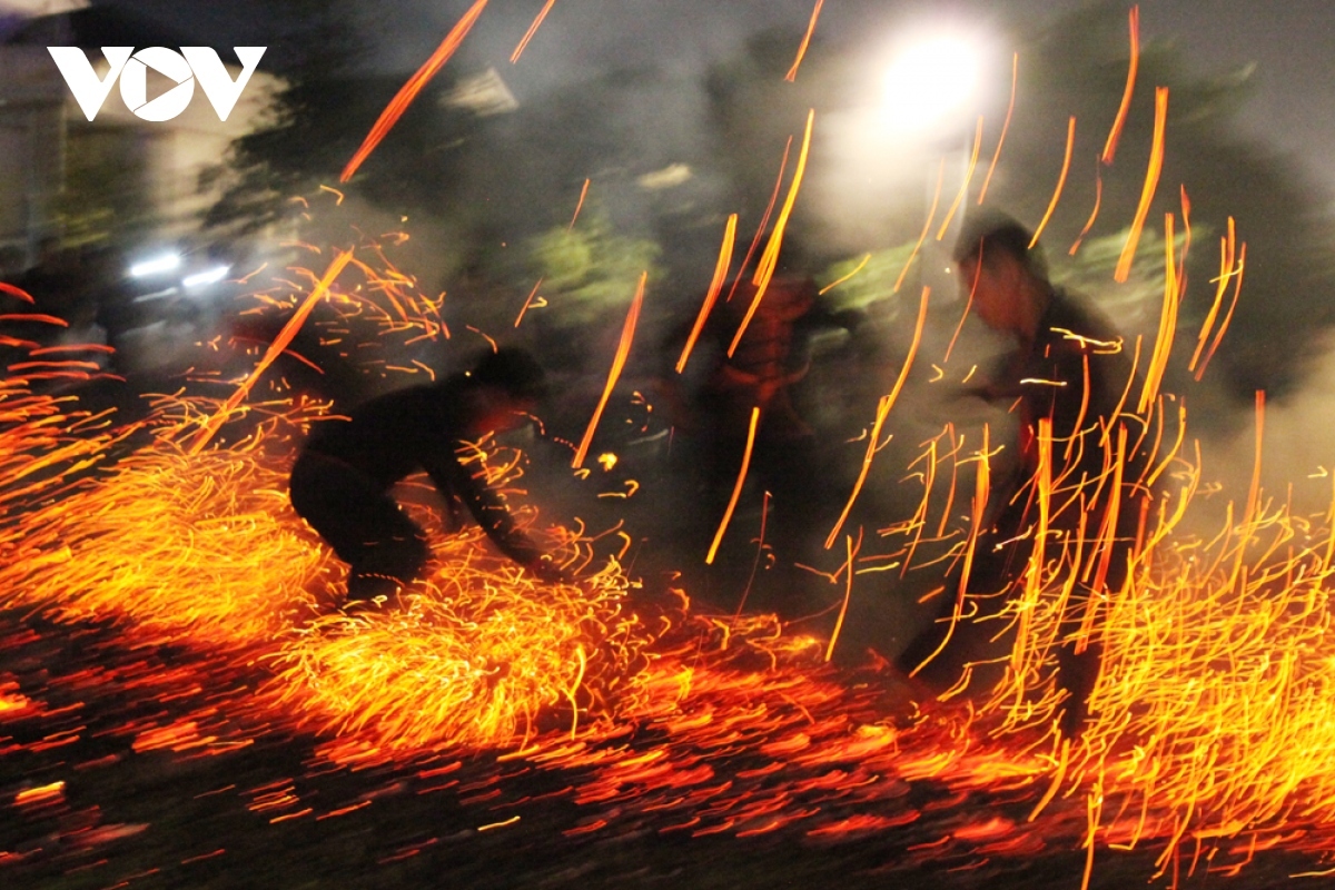 As the ceremony begins, ethnic men bend their bodies and dance on burning charcoals.