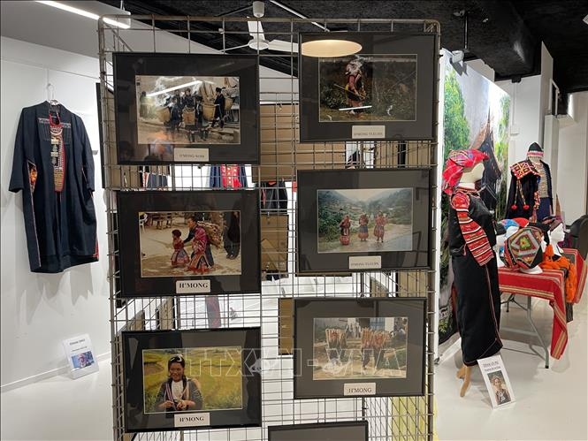 The exhibition displays traditional costumes of Vietnamese ethnic groups  (Photo: VNA)