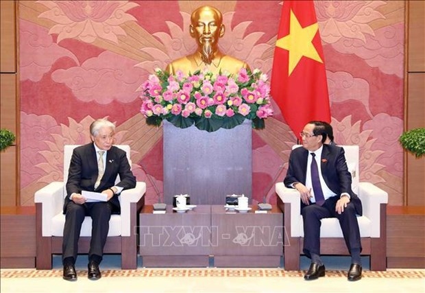 National Assembly (NA) Vice Chairman Tran Quang Phuong (R) on November 20 hosts a reception for visiting Governor of Japan’s Tochigi prefecture Fukuda Tomikazu. (Photo: VNA)