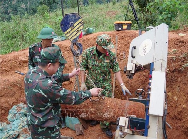 The Military Command in the central province of Quang Tri defuses two war-time bombs in Huong Lap commune, Huong Hoa mountainous district on November 21