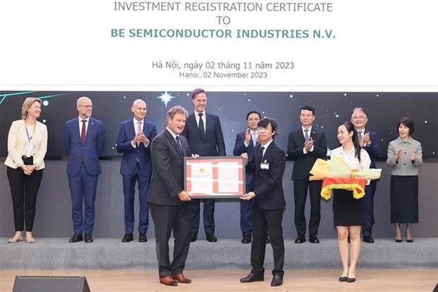 At a ceremony to grant investment registration certificate to BE Semiconductor Industries N.V (Photo: VNA)