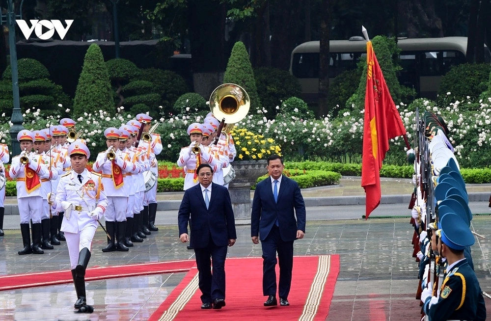 During his stay, PM Hun Manet will hold talks with PM Pham Minh Chinh on measures to strengthen cooperative relations between the two countries in various fields, including education, culture, trade, investment, tourism, security and defense.