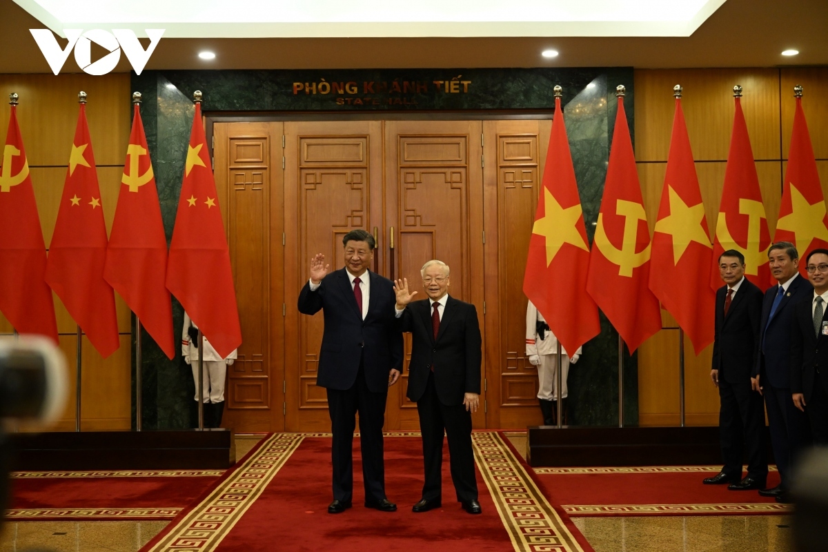 After the welcome ceremony, the two leaders hold talks