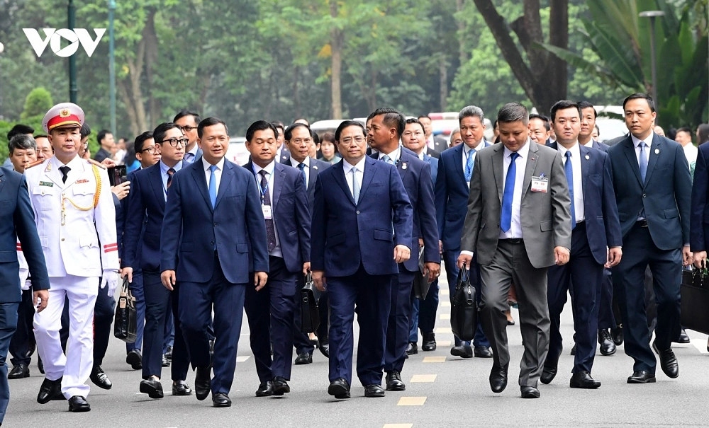 The two PMs will also exchange views on a number of regional and world issues of mutual concern, witness the signing of a number of agreements and co-chair a Vietnam – Cambodia trade and investment promotion forum.