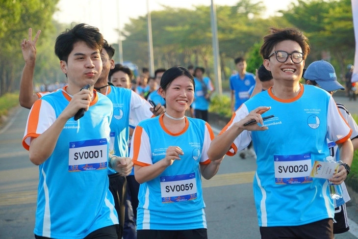 Youth delegates of ASEAN and Japan take part in a charity run in Ho Chi Minh City on December 13. (Photo: Youth Union of Ho Chi Minh City)