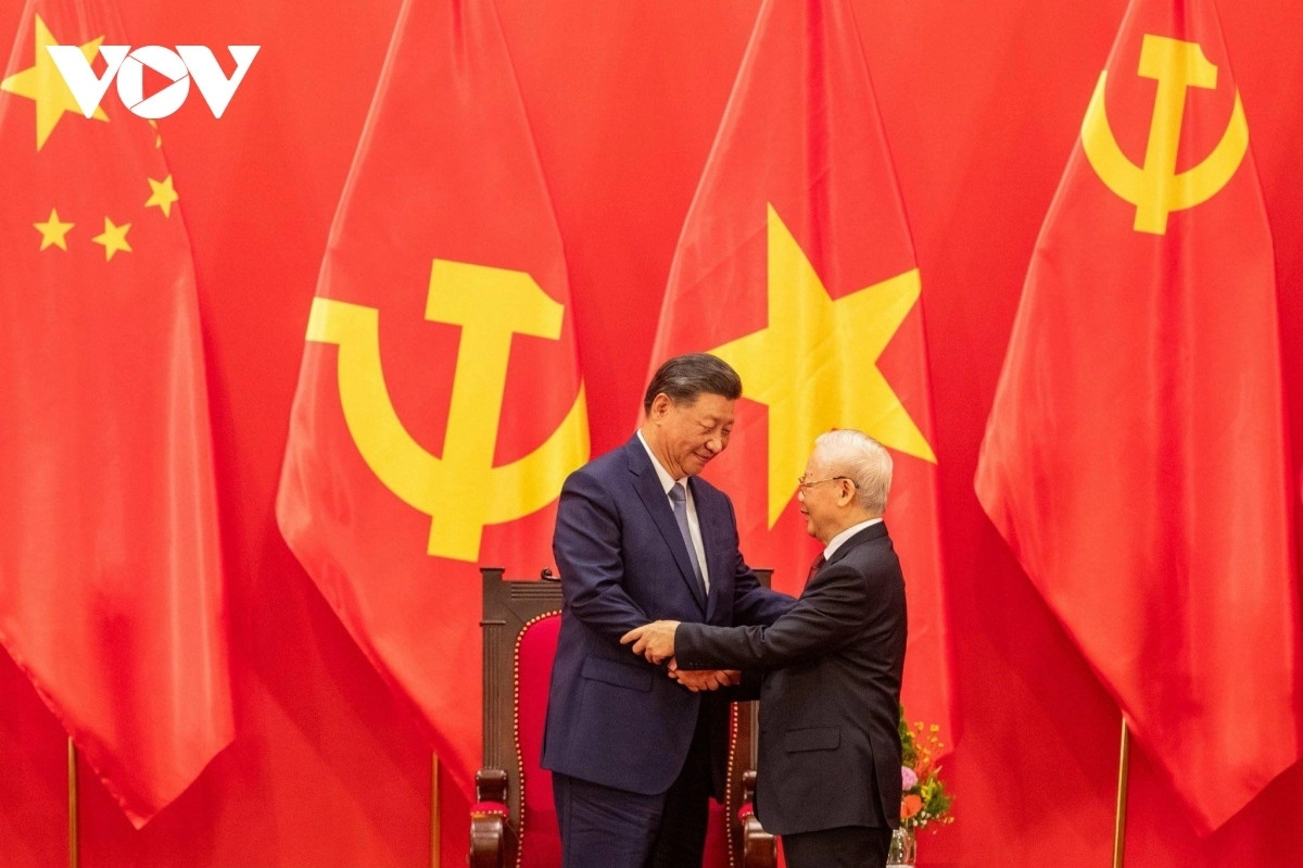 Party General Secretary Nguyen Phu Trong )R) of Vietnam and Party General Secretary and President Xi Jinping of China