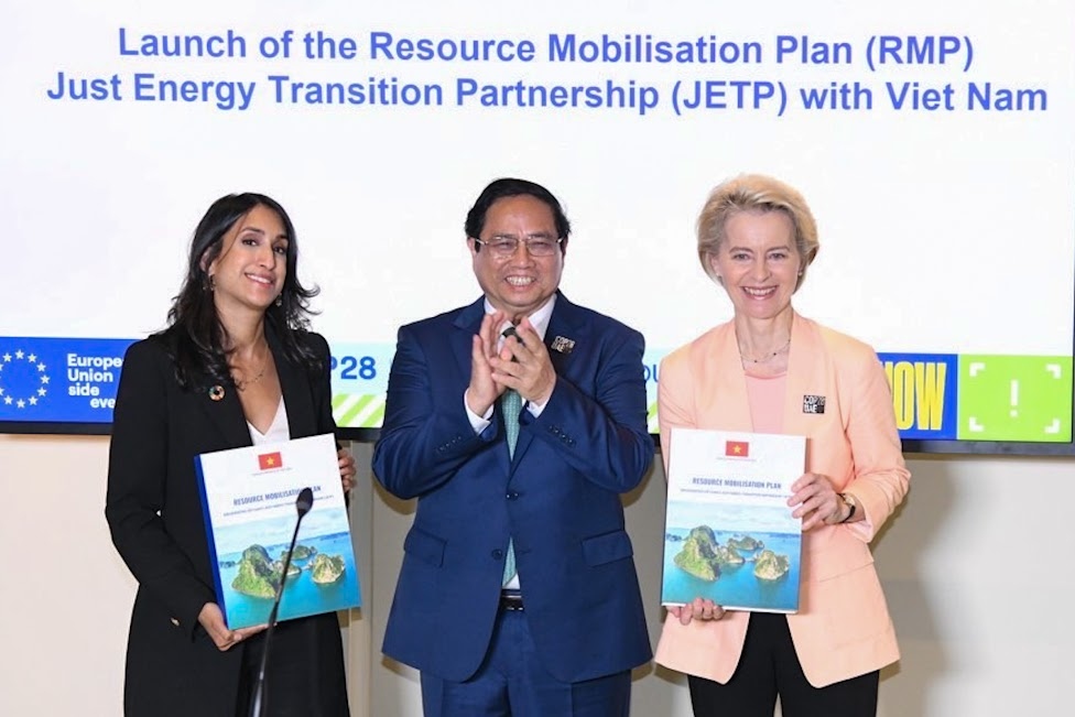 International partners have pledged to mobilize initial financial resources of US$15.5 billion over the next three to five years to address Vietnam’s urgent needs for just energy transition. (Photo: VGP)