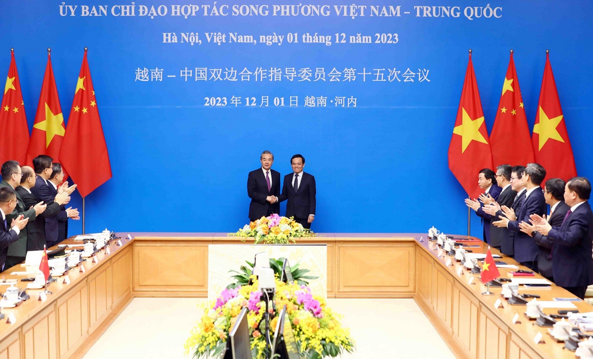 Deputy Prime Minister Tran Luu Quang and Chinese Foreign Minister Wang Yi co-chair the 15th Meeting of the Vietnam - China Steering Committee for Bilateral Cooperation in Hanoi on December 1. (Photo: VGP)