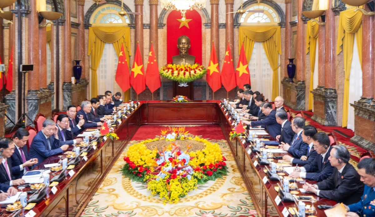 An overview of the talks in Hanoi on December 13 between Vietnamese President Vo Van Thuong and Chinese Party General Secretary and President Xi Jinping. (Photo: Phong Son/TPO)