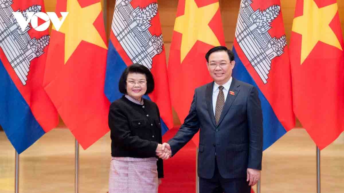 Vietnamese National Assembly Chairman Vuong Dinh Hue and his Cambodian counterpart Samdech Khuon Sudary shaking hands ahead of their talks in Hanoi on December 1.