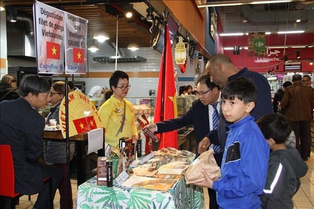 Vietnamese agricultural products are introduced to Algerian consumers.