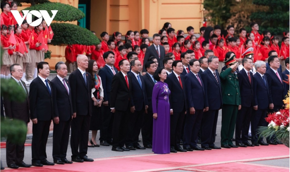  The welcome ceremony is also attended by both nations' high-ranking officials