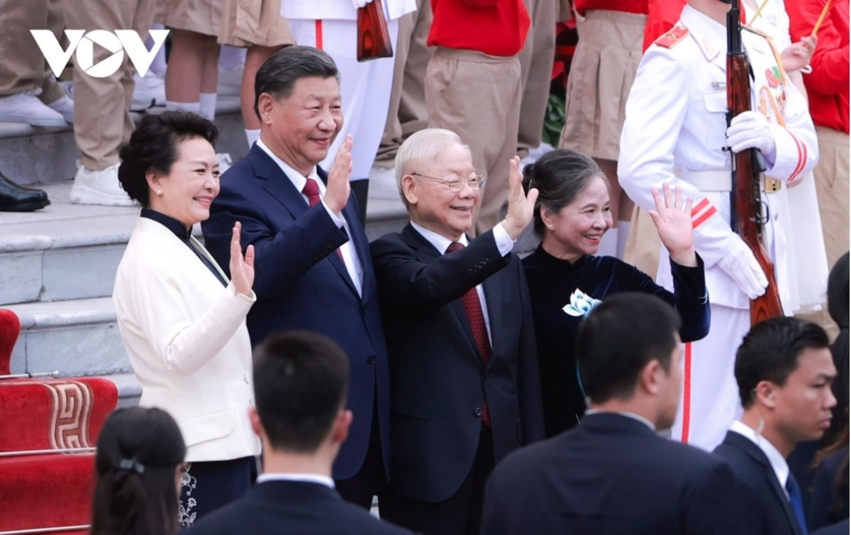 The two Party leaders and their wives wave to guests