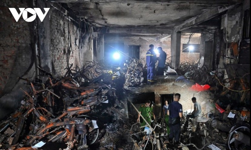 About 15 firetrucks, along with 100 police officers in total, were deployed to the scene, with the fire being contained in about 45 minutes and thus prevented from spreading to neighbouring houses. As of 5 a.m. on the morning of September 13, about 70 people trapped in the building had been rescued.