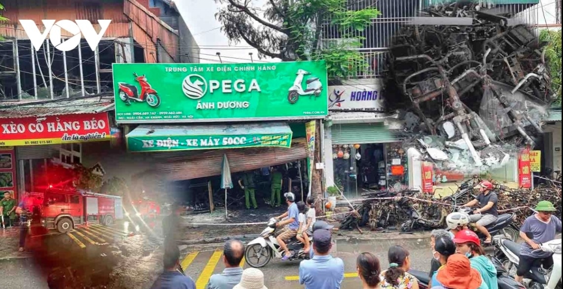Two adults and a young child from the same family were killed after a fire broke out at their electric motorcycle shop in Hanoi’s Hoai Duc district at around 2 a.m. on July 19. The three victims are a husband, 38, a wife, 33, and their seven-year-old daughter. Eight fire trucks along with more than 50 firefighters were dispatched to the scene. By around 3 a.m. on the same day the fire had successfully been extinguished, preventing it from spreading to neighbouring houses.