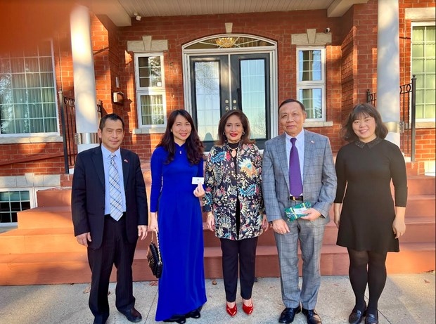 Participants at a seminar on trade and investment promotion in Alberta province (Photo: VNA)