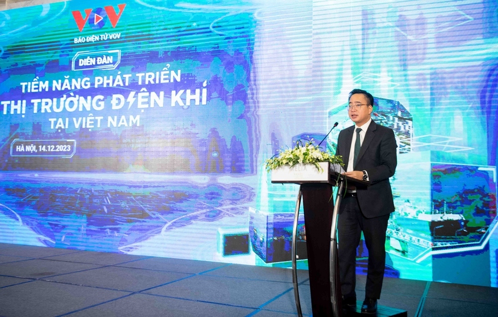 VOV Vice  President Pham Manh Hung speaks at the event