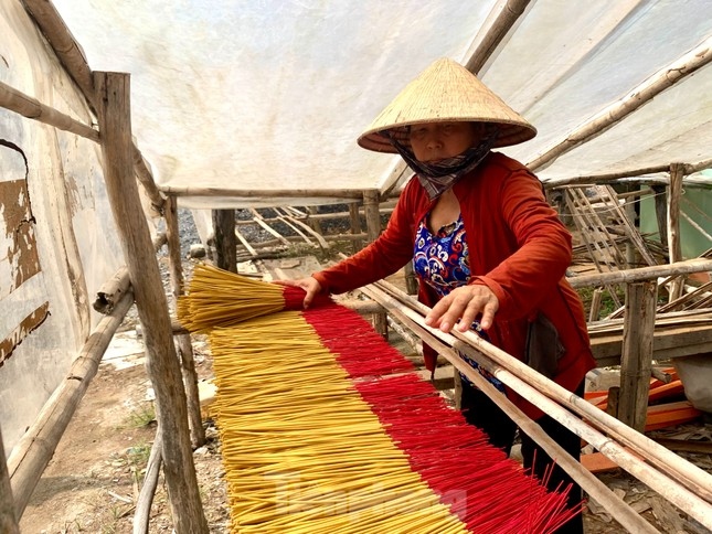 With roughly two months to go before the Lunar New Year, craftsmen start work early in the morning in order to meet the demands of customers in the city and neighbouring areas.