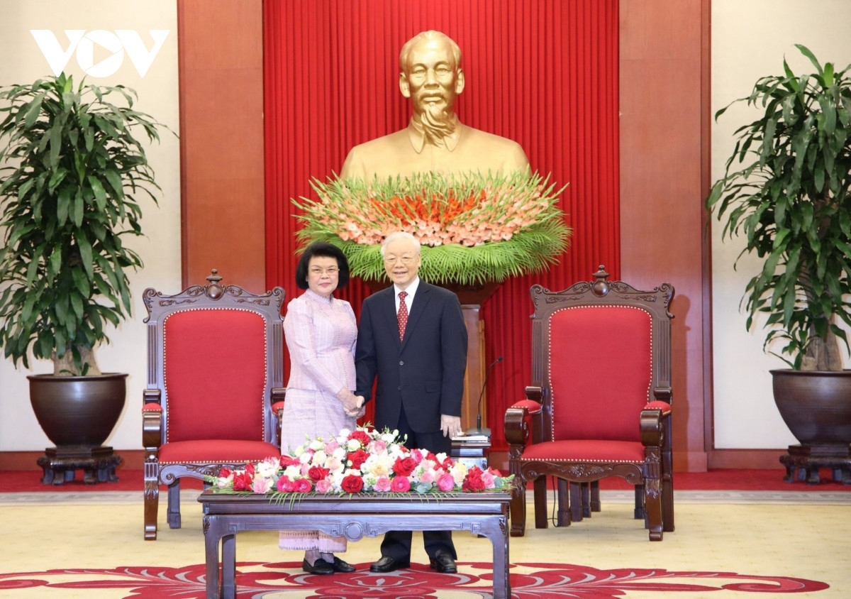 Party General Secetary Nguyen Phu Trong (R) meets visiting Cambodian National Assembly Chairwoman Khuon Sudary in Hanoi on December 1.