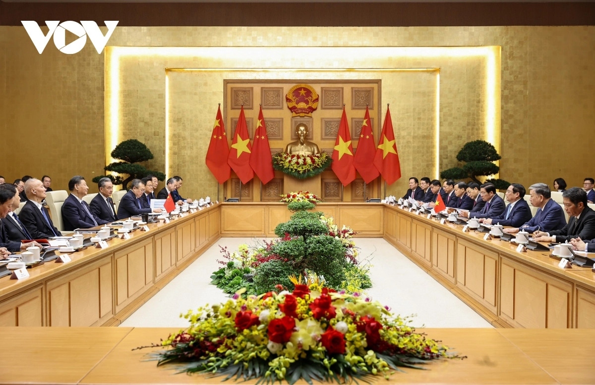 An overview of the meeting between Vietnamese Prime Minister Pham Minh Chinh and  Chinese Party General Secretary and President Xi Jinping in Hanoi on December 12