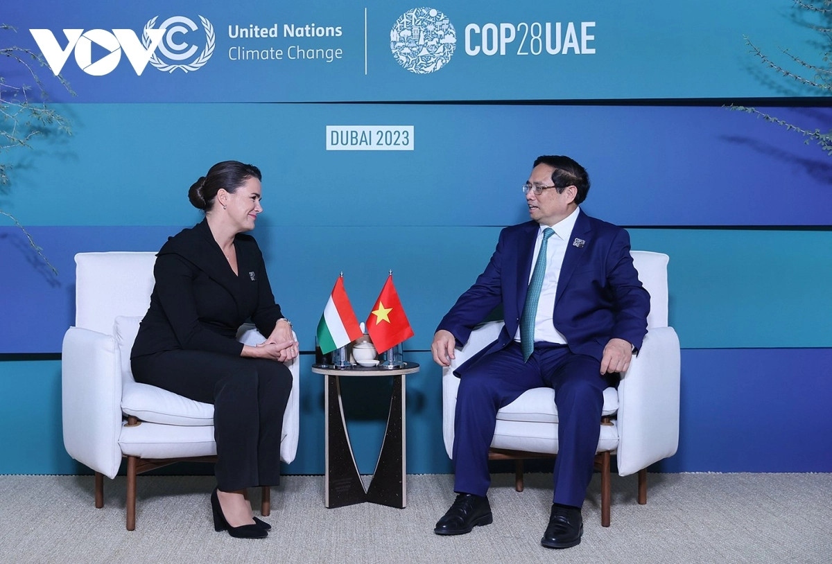 Vietnamese Prime Minister Pham Minh Chinh (R) and Hungarian President Katalin Novak at the meeting on the sidelines of the COP28 World Climate Change Action Summit in Dubai, UAE.