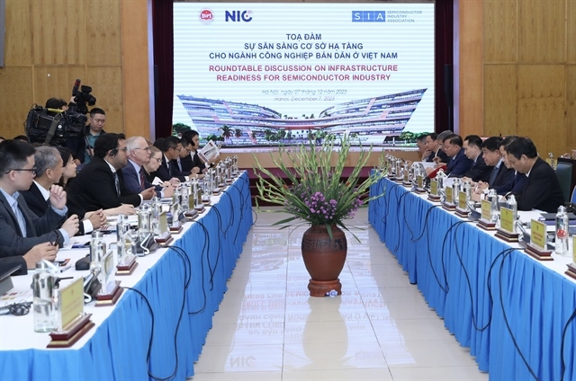 The roundtable discussion on infrastructure readiness for semiconductor industry in Vietnam. (Photo courtesy of NIC)