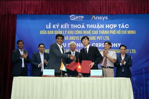 At the signing ceremony of the cooperation pact between the Saigon Hi-Tech Park and Ansys, Inc.